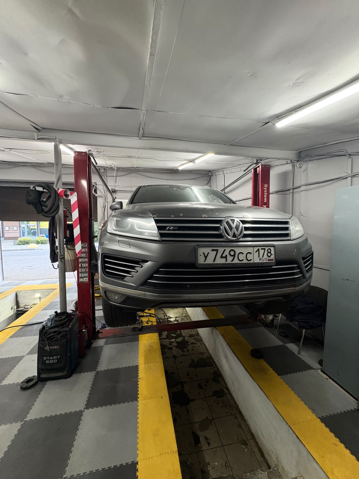 Volkswagen Touareg: посторонний шум при движении